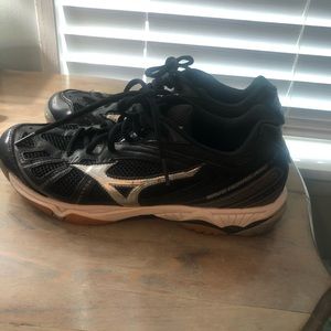 Mizuno volleyball shoes